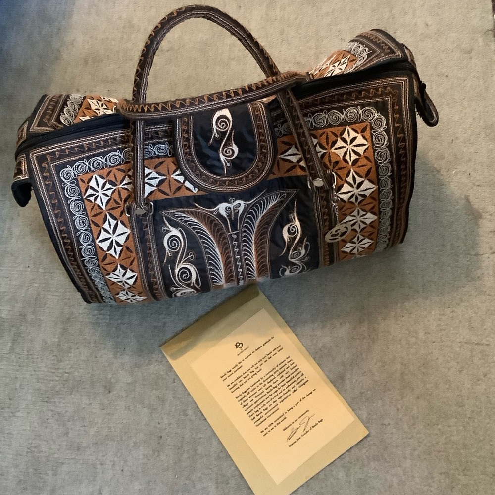 Bandabag Weekender hard to find color. New with certificate.